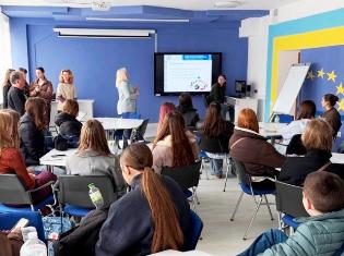 Зустріч з майбутніми абітурієнтами: факультет іноземних мов ТНПУ приймає ліцеїстів (ФОТО)