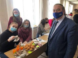 «Допомогти так легко»: благодійний ярмарок в ТНПУ (ФОТО)