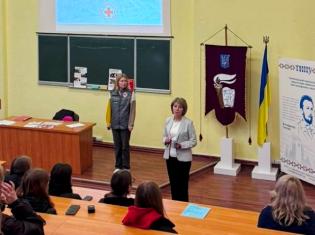 Знати, щоб бути в безпеці: на факультеті філології і журналістики ТНПУ відбулася зустріч студентів з представниками Червоного Хреста (ФОТО)
