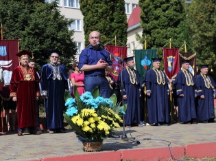 ЗМІ про нас. Сергій Надал привітав студентів та викладачів ТНПУ ім. В. Гнатюка з новим навчальним роком (ФОТО)