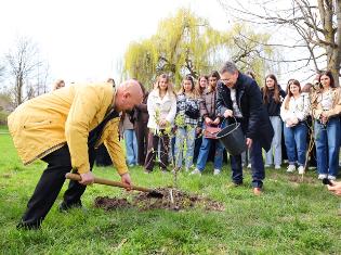 «Біблійний сад – сила спільноти та жива традиція ТНПУ: дерева, що символізують єдність і духовне відродження» (ФОТО)