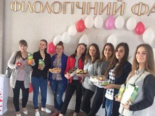 Благодійний ярмарок на факультеті філології і журналістики ТНПУ ім.В.Гнатюка (ФОТО)