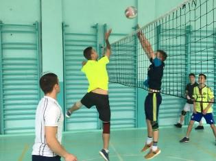 У Тернопільському національному педагогічному університеті імені Володимира Гнатюка провели змагання з волейболу серед чоловічих команд (ФОТО)