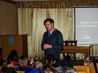 Професор історичного факультету   ТНПУ ім.В.Гнатюка  розповів тернополянам про особливості   гібридної війни проти України (ФОТО)