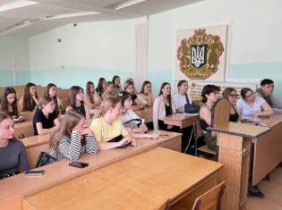 Зустріч колективу кафедри зарубіжної літератури та методики її навчання ТНПУ зі здобувачами освіти  (ФОТО)