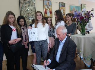 На факультеті мистецтв ТНПУ ім.В.Гнатюка  відбулась зустріч із відомим художником-карикатуристом  Миколою Дмітрухом  (ФОТО)