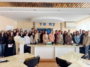 Зустріч студентів факультету іноземних мов ТНПУ з письменницею та перекладачкою Іриною Бондаренко (ФОТО)