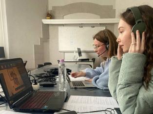 Участь магістрантів кафедри теорії і практики перекладу ТНПУ в забезпеченні синхронного перекладу міжнародної гостьової лекції (ФОТО)