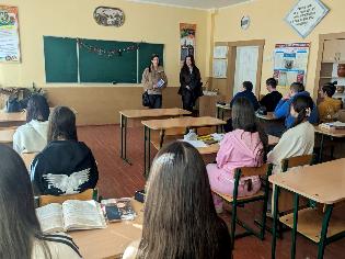 Викладачі факультету філології та журналістики ТНПУ провели профорієнтаційні зустрічі зі школярами Тернопільщини та Хмельниччини (ФОТО)