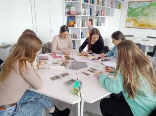 Студенти першого курсу журналістики ТНПУ, які вивчають польську мову,  креативно підвели підсумок курсу (ФОТО)