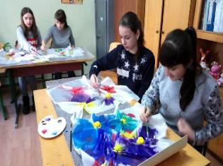 Викладач кафедри образотворчого мистецтва  ТНПУ ім.В.Гнатюка  провела майстер-клас з розпису на тканині   для учнів Тернопільської станції юних техніків (ФОТО)