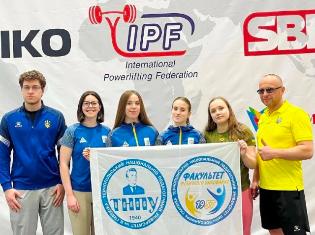Студентки ТНПУ ім.В.Гнатюка здобули нагороди на Чемпіонаті світу з жиму лежачи (ФОТО)