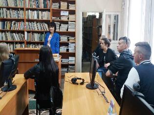 Студенти хіміко-біологічного факультету ТНПУ ім.В.Гнатюка відвідали лекцію-виставку відомого селекціонера (ФОТО)