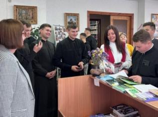 МЕДІА про ТНПУ.  Наукову бібліотеку ТНПУ відвідали вихованці Тернопільської вищої духовної семінарії  (ФОТО)