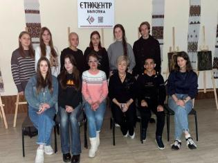 Здобувачі ОП «Журналістика» відвідали виставку ікон під назвою «Коли зброя мовчить, говорять ікони»