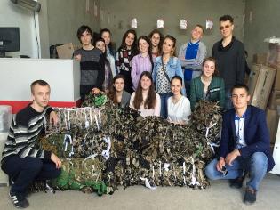 Студенти історичного факультету ТНПУ ім.В.Гнатюка відправили ще одну партію маскувальних сіток захисникам України 