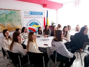 Діалог про майбутнє: зустріч викладачів факультету філології і журналістики ТНПУ з вихованками ліцею "Знамення" (ФОТО)