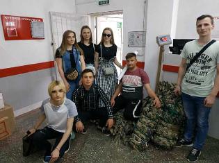 Майбутні археологи з ТНПУ ім.В.Гнатюка сплели сітки для підрозділу аеророзвідки в Маріуполь (ФОТО)