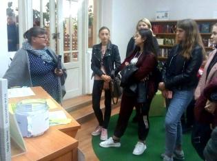 Студенти І курсу факультету філології  і журналістики НПУ ім.В.Гнатюка взяли участь в Декаді відкритих дверей  Тернопільської обласної універсальної наукової бібліотеки (ФОТО)