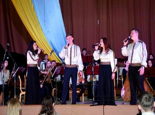  Факультет мистецтв ТНПУ ім.В.Гнатюка  представив концерт,  присвячений 204-й річниці   від дня народження Т.Г.Шевченка (ФОТО)