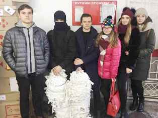 ЗМІ про нас. Тернопільські студенти-історики відправили на схід маскувальні сітки