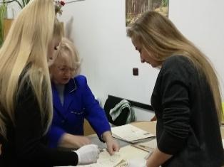 Студенти історичного факультету ТНПУ ім.В.Гнатюка  освоювали професію реставратора архівних документів (ФОТО)