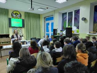 Профорієнтаційна зустріч викладачів кафедри геоекології та гідрології ТНПУ з випускниками економічного ліцею №9 (ФОТО)