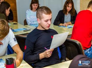 В ТНПУ ім.В.Гнатюка урочисто і піднесено писали диктант (ФОТО) (ВІДЕО))