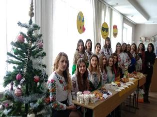 На факультеті педагогіки та психології ТНПУ ім.В.Гнатюка  провели благодійний ярмарок  "Стань дитині святим Миколаєм!" (ФОТО)