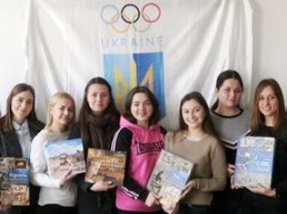 Поповнення олімпійської бібліотечки кафедри фізичного виховання ТНПУ ім.В.Гнатюка  з нагоди  Міжнародного дня спорту заради розвитку і миру (ФОТО)