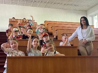 Студентським містечком ТНПУ  прогулялися учні (ФОТО)