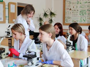 Три дні науки, відкриттів та натхнення: на хіміко-біологічному факультеті ТНПУ відбулася літня школа для учнів Харківського наукового ліцею «Обдарованість» (ФОТО)