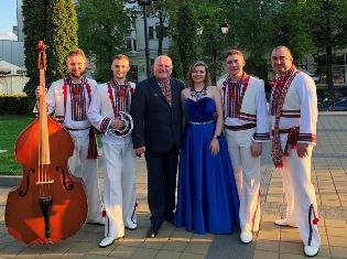 Факультет мистецтв ТНПУ ім.В.Гнатюка взяв участь у святкуванні Дня Європи на Театральному майдані  (ФОТО)