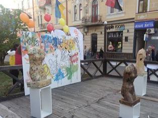 ЗМІ про нас. Тернополяни малювали картини   разом зі студентами ТНПУ ім.В.Гнатюка просто неба