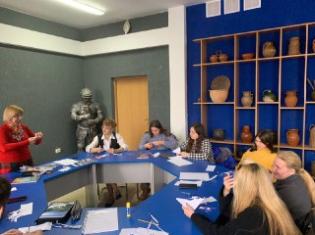 Студенти історичного факультету ТНПУ в захваті від майстер-класу з витинання (ФОТО)