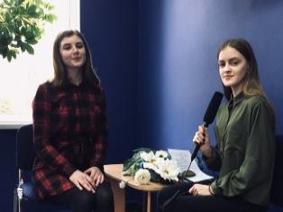 Студентка-журналістка ТНПУ ім.В.Гнатюка розповідала про навчання в університеті  учениці медіа-школи  STAND UP (ФОТО)