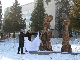 ЗМІ про нас. На Алеї мистецтв біля педагогічного університету оселився "Мислитель", що здійснює бажання (ФОТО)