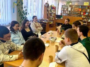 Зустріч учасників книжкового клубу історичного факультету ТНПУ (ФОТО)