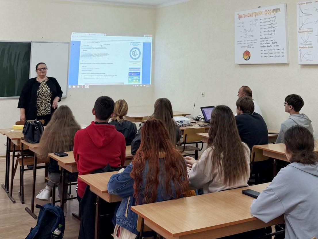 Завідувач кафедри Ганна Гоменюк знайомить з особливостями організації освітнього процесу