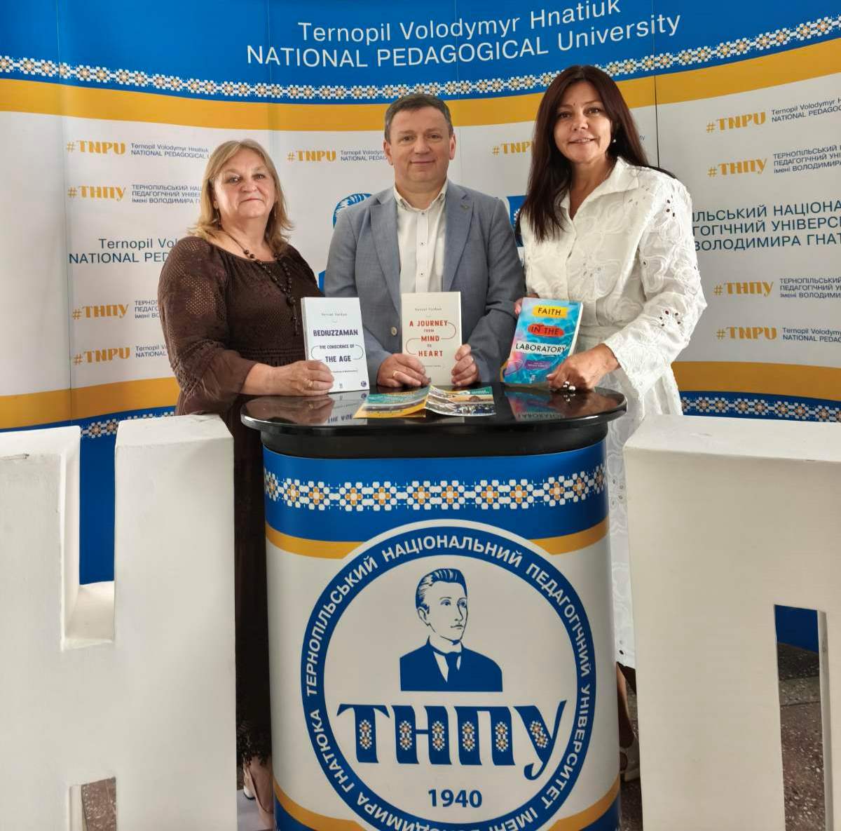  Наукові книги від професора Невзата Тархана для ректора і викладачів ТНПУ